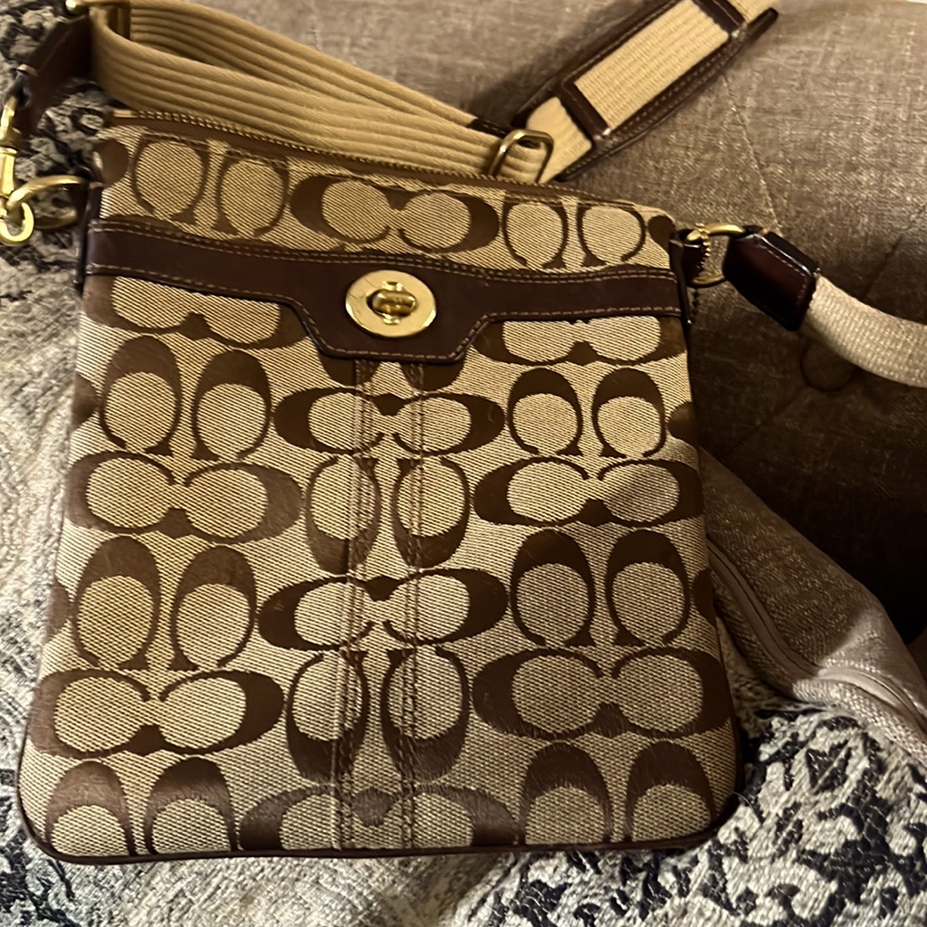 Coach Hampton Signature Cross Body Bag